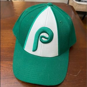 Green Throwback Phillies Hat - 7 3/8 Fitted Hat. Barely Worn